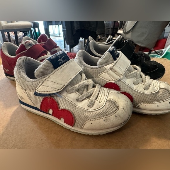 GUC: Price for  3 pairs of mikihouse x mizuno shoes! JP size 17 or kids size 9 - Picture 3 of 5